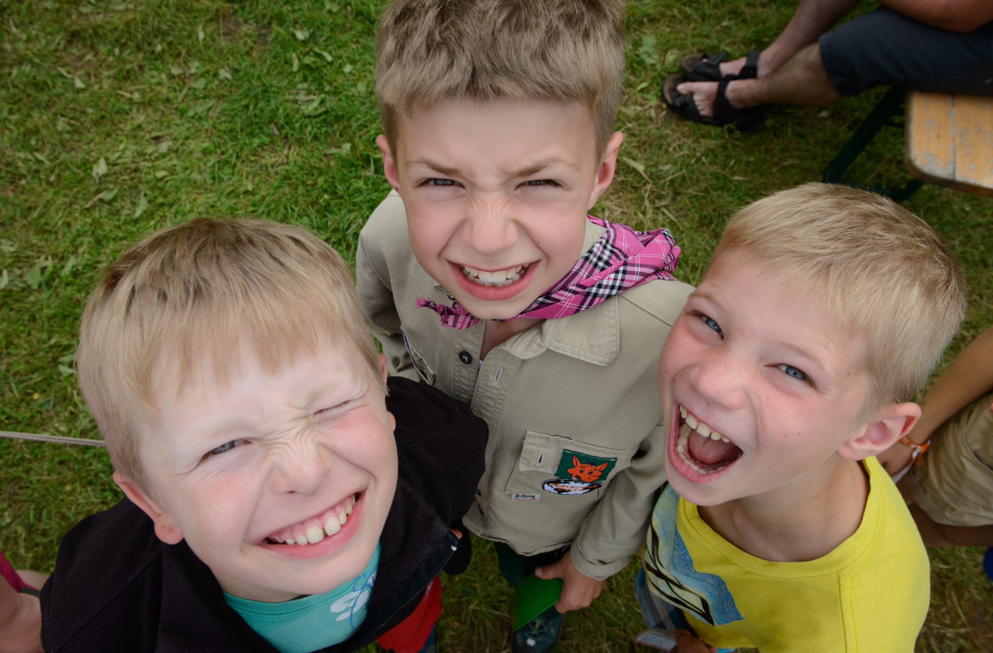 Drei Wölflinge mit viel Spaß